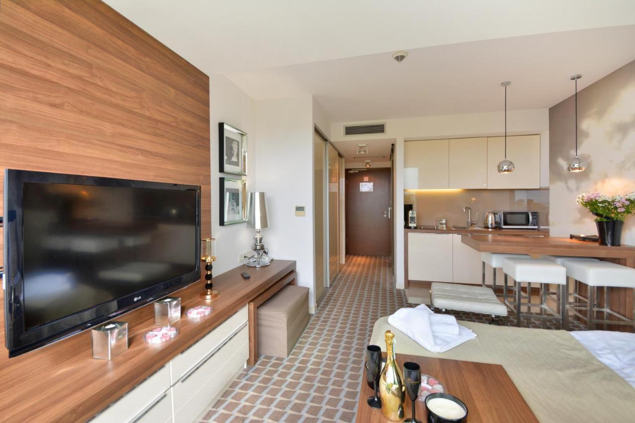 Marine Hotel apartament prywatny studio widok na morze basen sauna jacuzzi Kołobrzeg Exterior foto